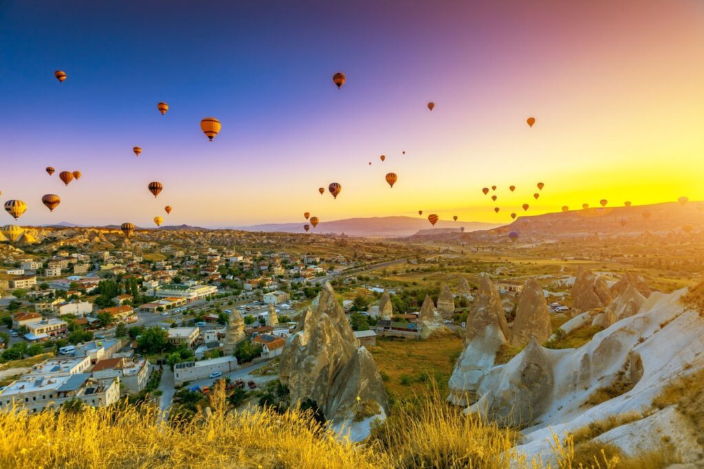 Hot-air-balloons-over-Cappadocia