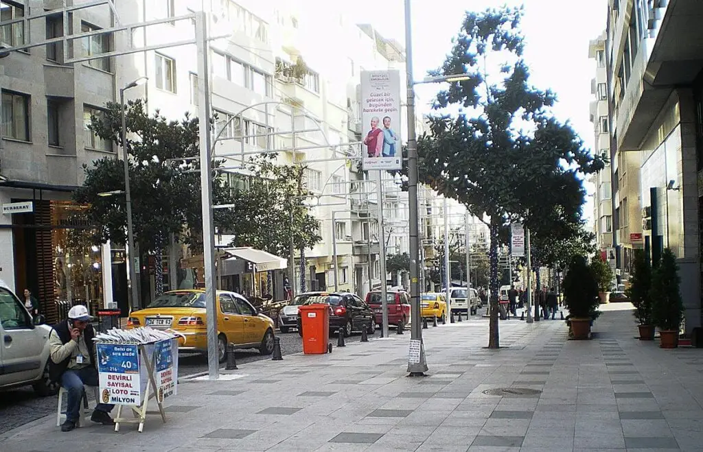 SHopping in Istanbul- Abdi Ipekci Street