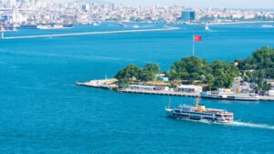Bosphorus-Cruise-and-Boat-Tours-in-Istanbul