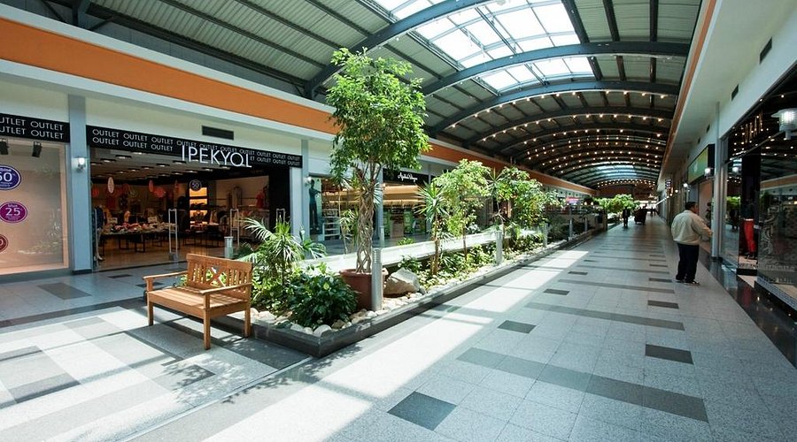 Deepo Outlet Center - Photo by Tripadvisor.com